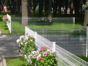 Декоративный забор и бордюр садовый